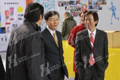2010北京马拉松博览会 - 领导巡馆(一)